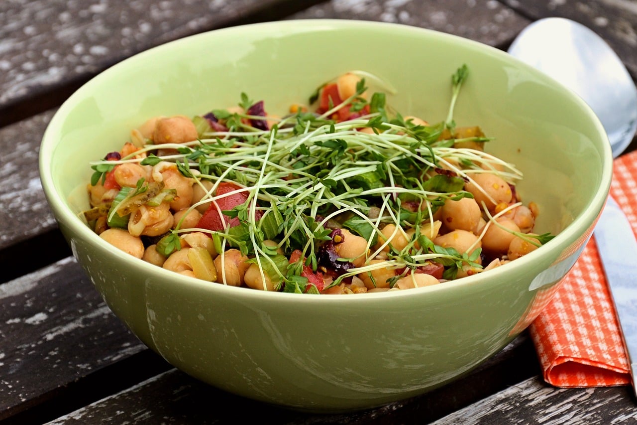 Salade de Légumineuses, Pomme, Cranberry et Feta Rôtie